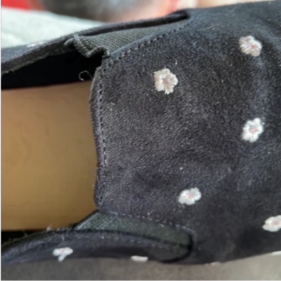 Loft Daisy Suede Slip-On Sneakers Black Flowers Pink White Low Top Casual Floral - Picture 9 of 16